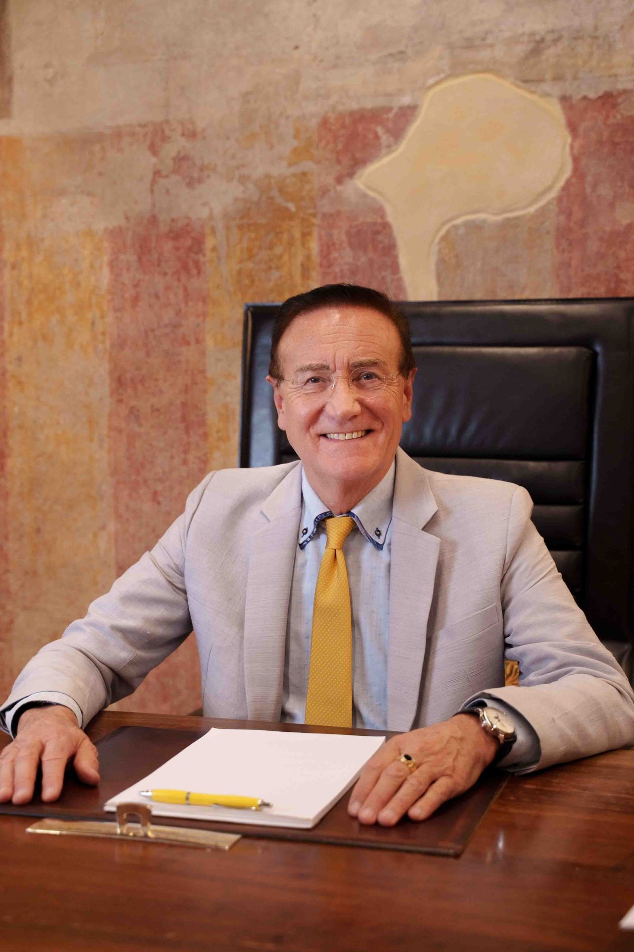 Alessio Morosin nel suo studio a Noale
